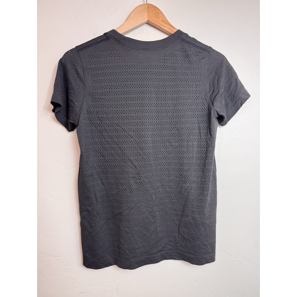 Lululemon Breeze By Short Sleeve Size 6 or 8  Womens Athletic Mesh Gym - Picture 2 of 4